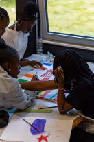 Leerlingen aan het werk tijdens een CKV-workshop